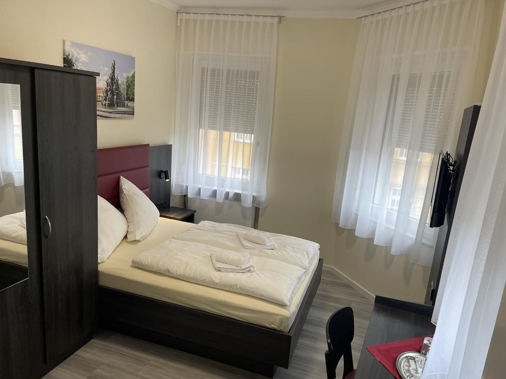 Hotel Koenig Humbert Ерланген Екстериор снимка