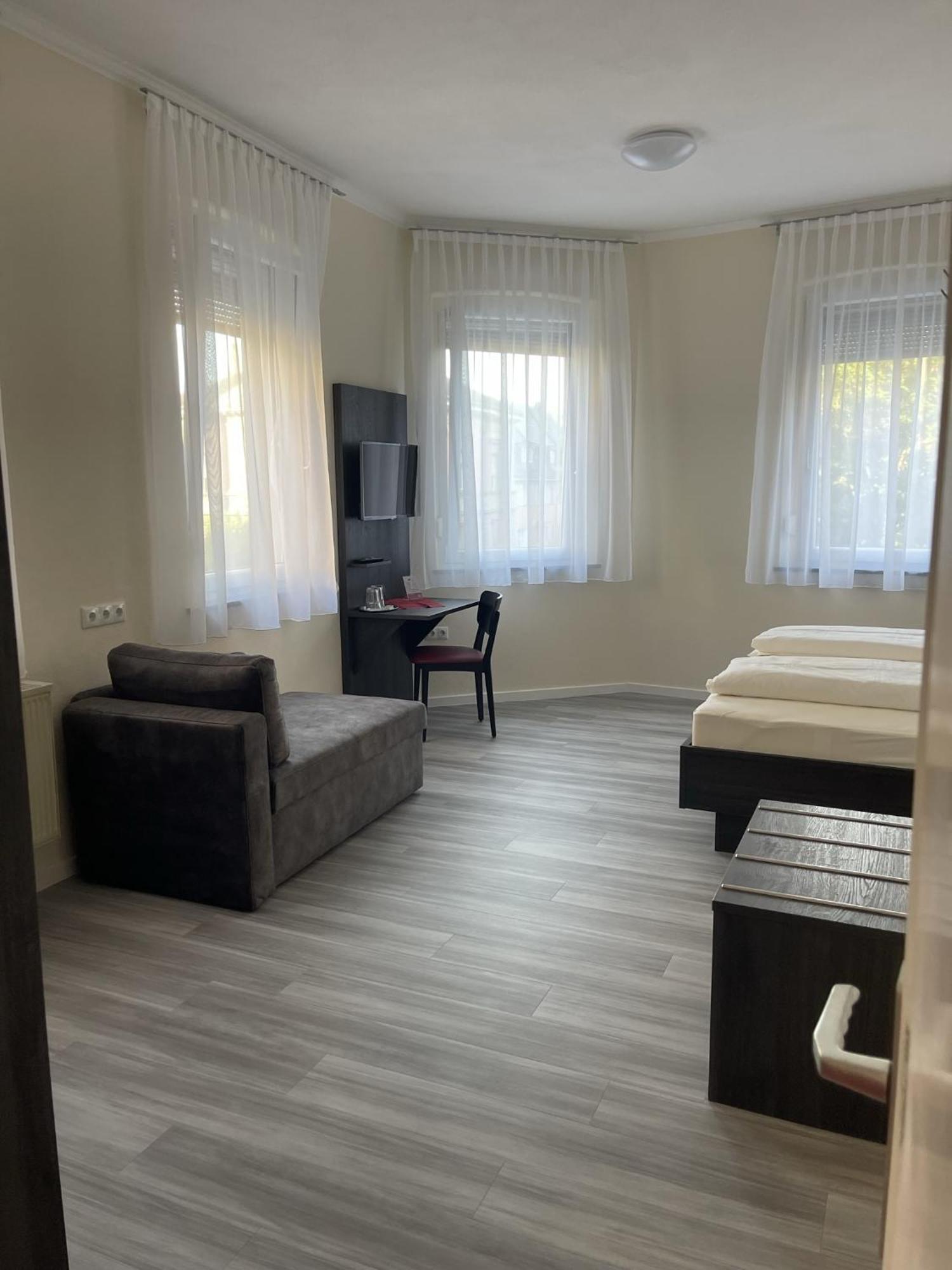 Hotel Koenig Humbert Ерланген Екстериор снимка