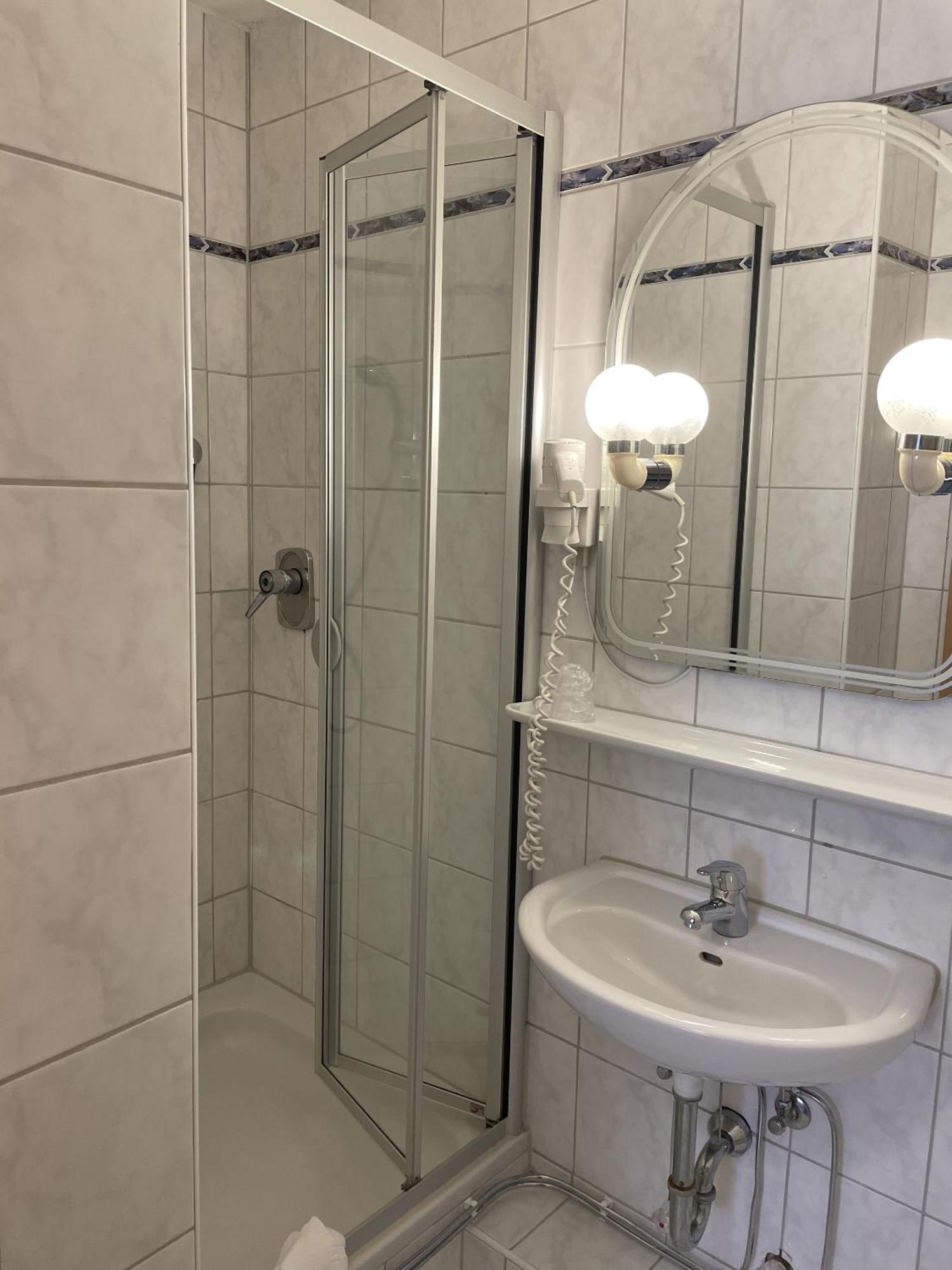 Hotel Koenig Humbert Ерланген Стая снимка